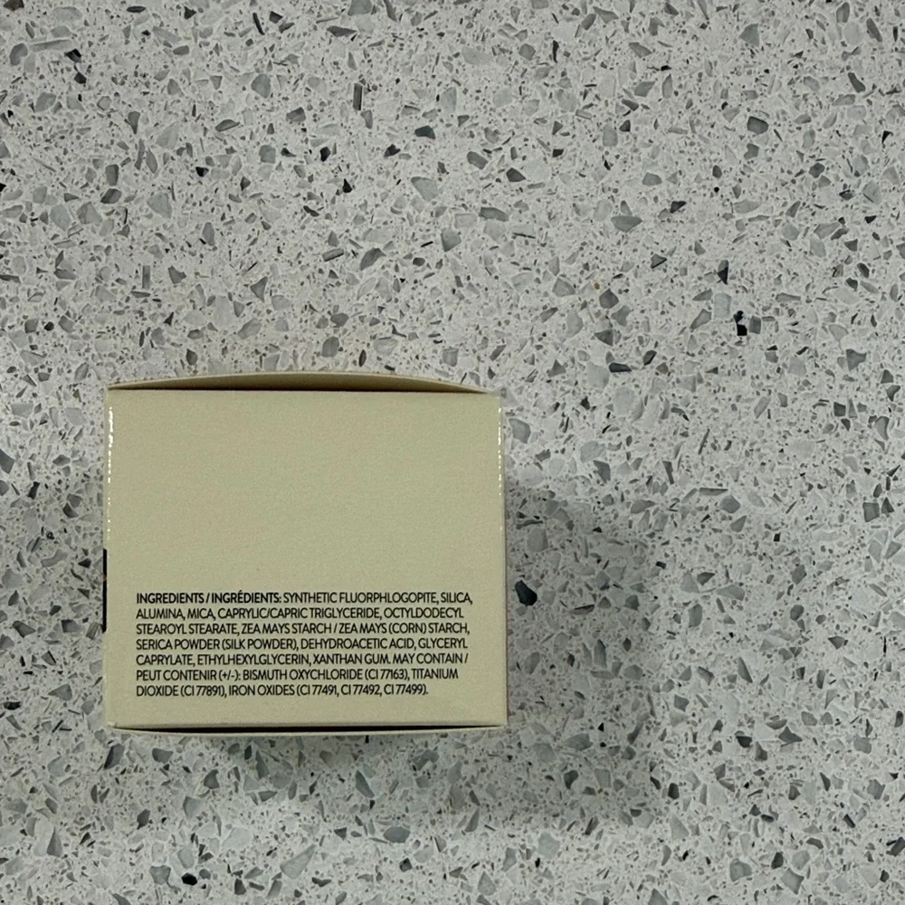 Laura Geller Baked to Go Blurring + Setting Powder -light/medium